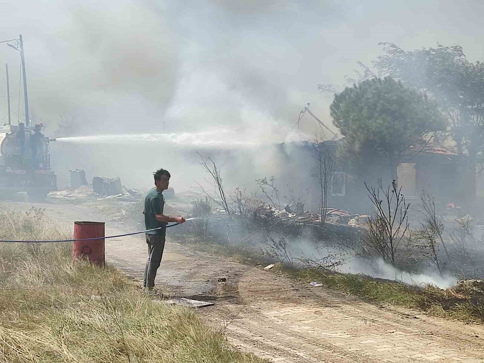 Keşan’da otluk alandaki yangında ev kül oldu