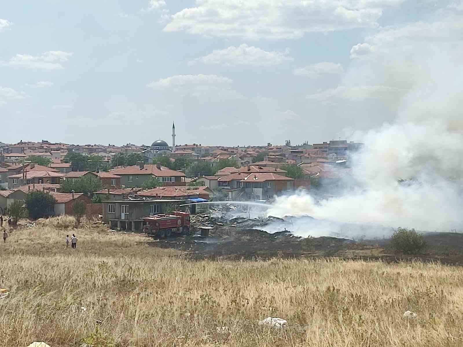 Keşan’da otluk alandaki yangında ev kül oldu