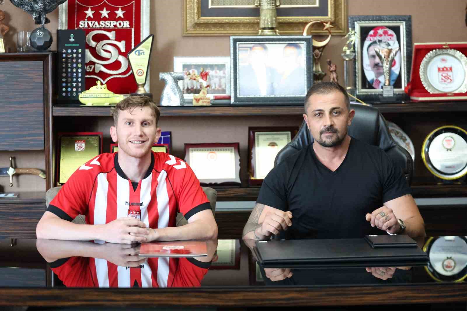 Sivasspor’da 4 imza birden