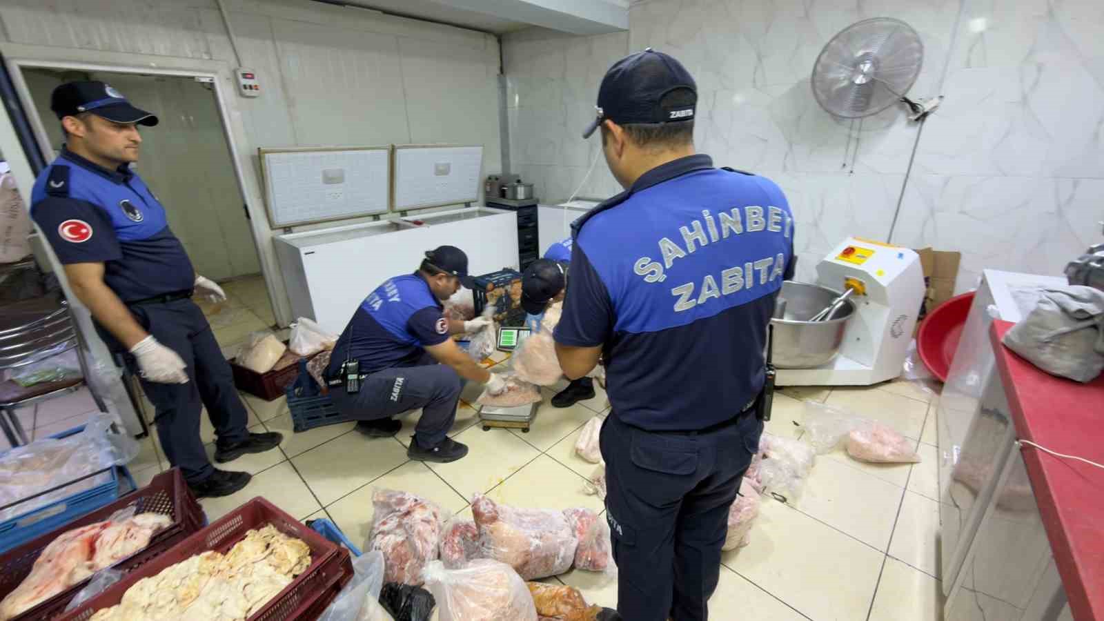 Şahinbey Belediyesi tarafından yapılan denetimlerde 703 kilogram bozuk et ele geçirildi