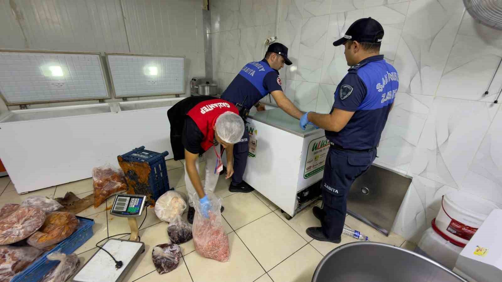 Şahinbey Belediyesi tarafından yapılan denetimlerde 703 kilogram bozuk et ele geçirildi