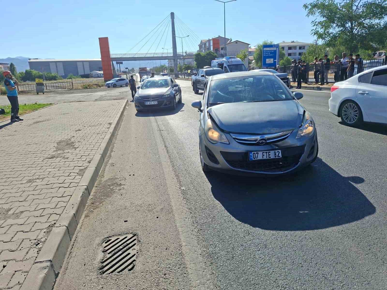 Bingöl’de zincirleme kaza: 5 yaralı