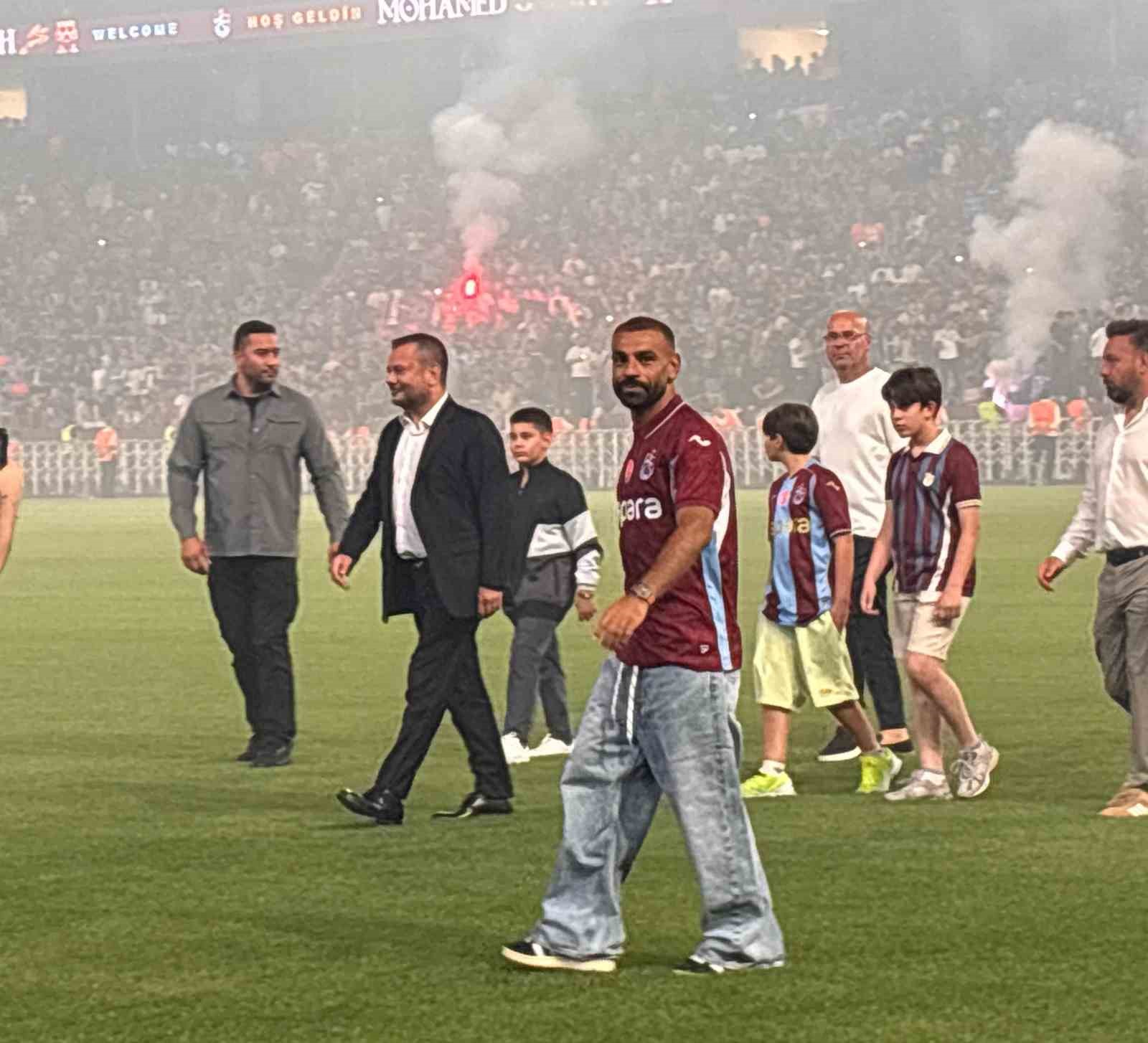 Trabzonspor’da Salah yaklaşık 30 bin taraftar önünde imza attı