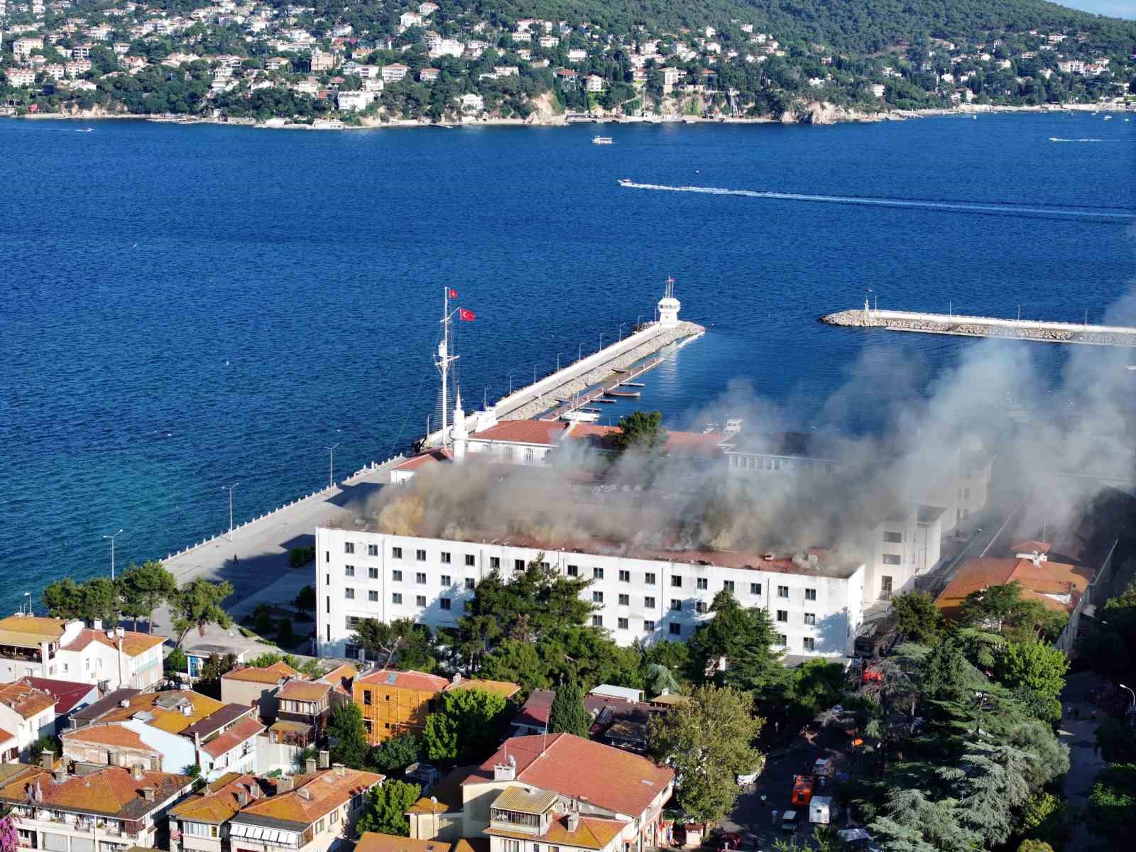 Heybeliada Deniz Harp Okulu’nda çıkan yangın söndürüldü