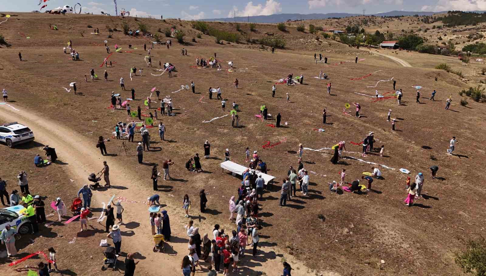 2 bin yıllık antik kentte gökyüzünü uçurtmalar süsledi