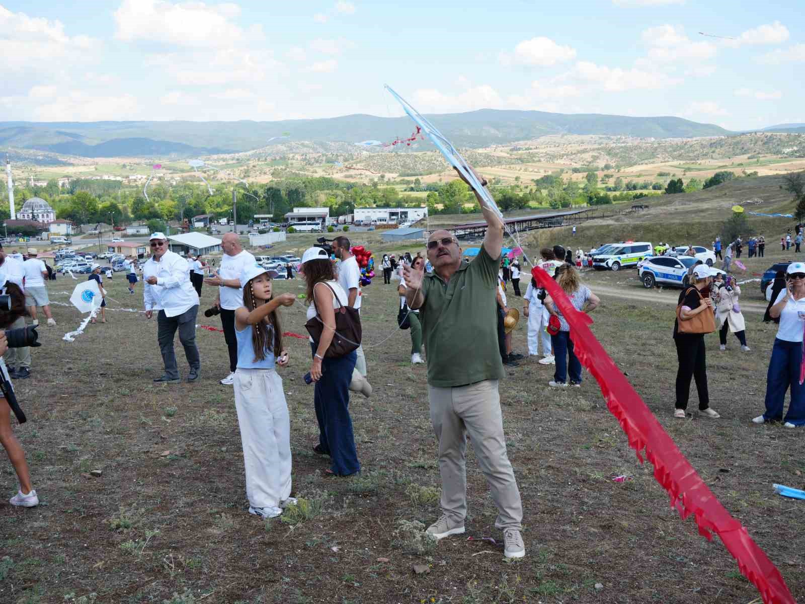 2 bin yıllık antik kentte gökyüzünü uçurtmalar süsledi