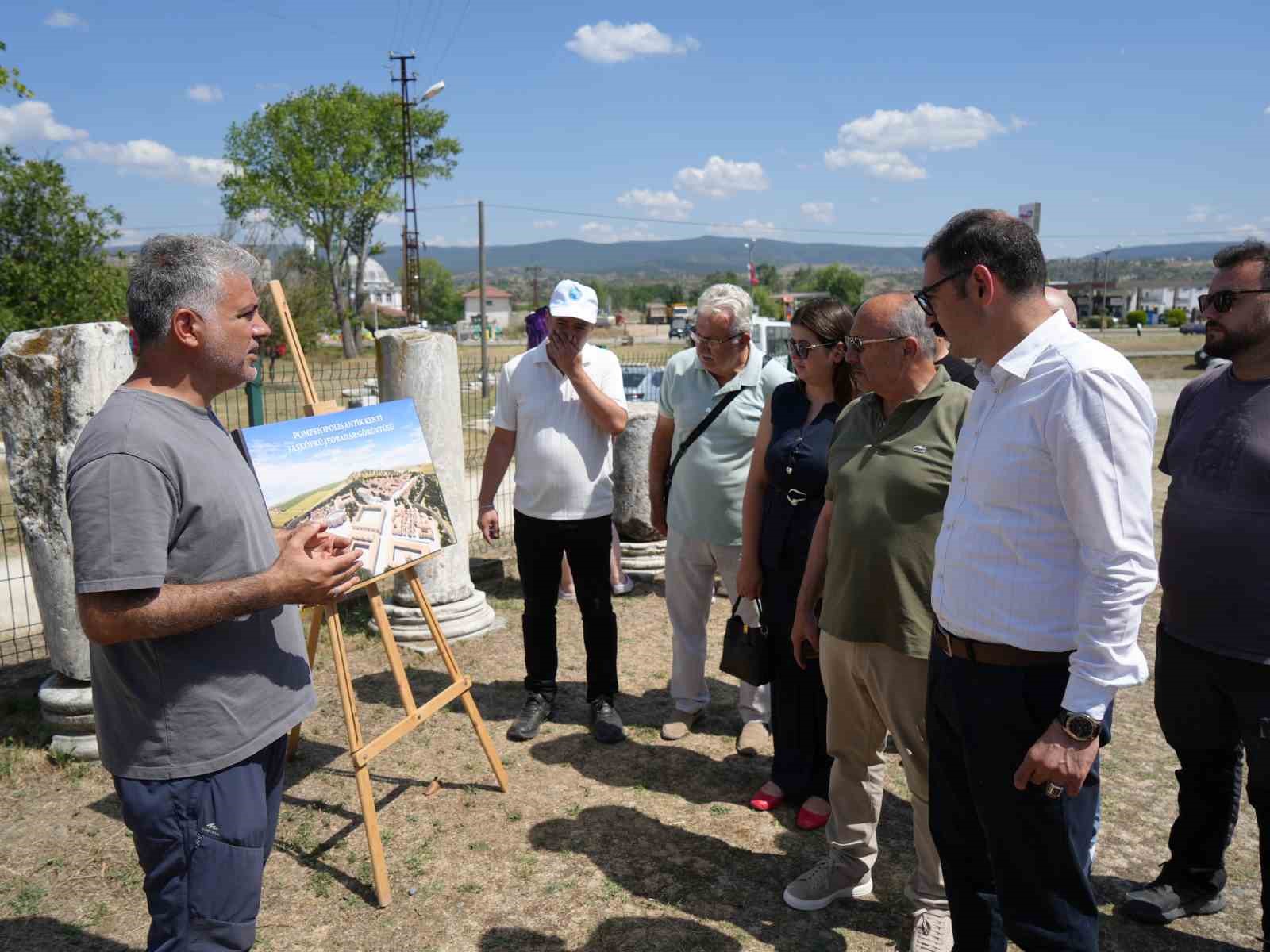 2 bin yıllık antik kentte gökyüzünü uçurtmalar süsledi