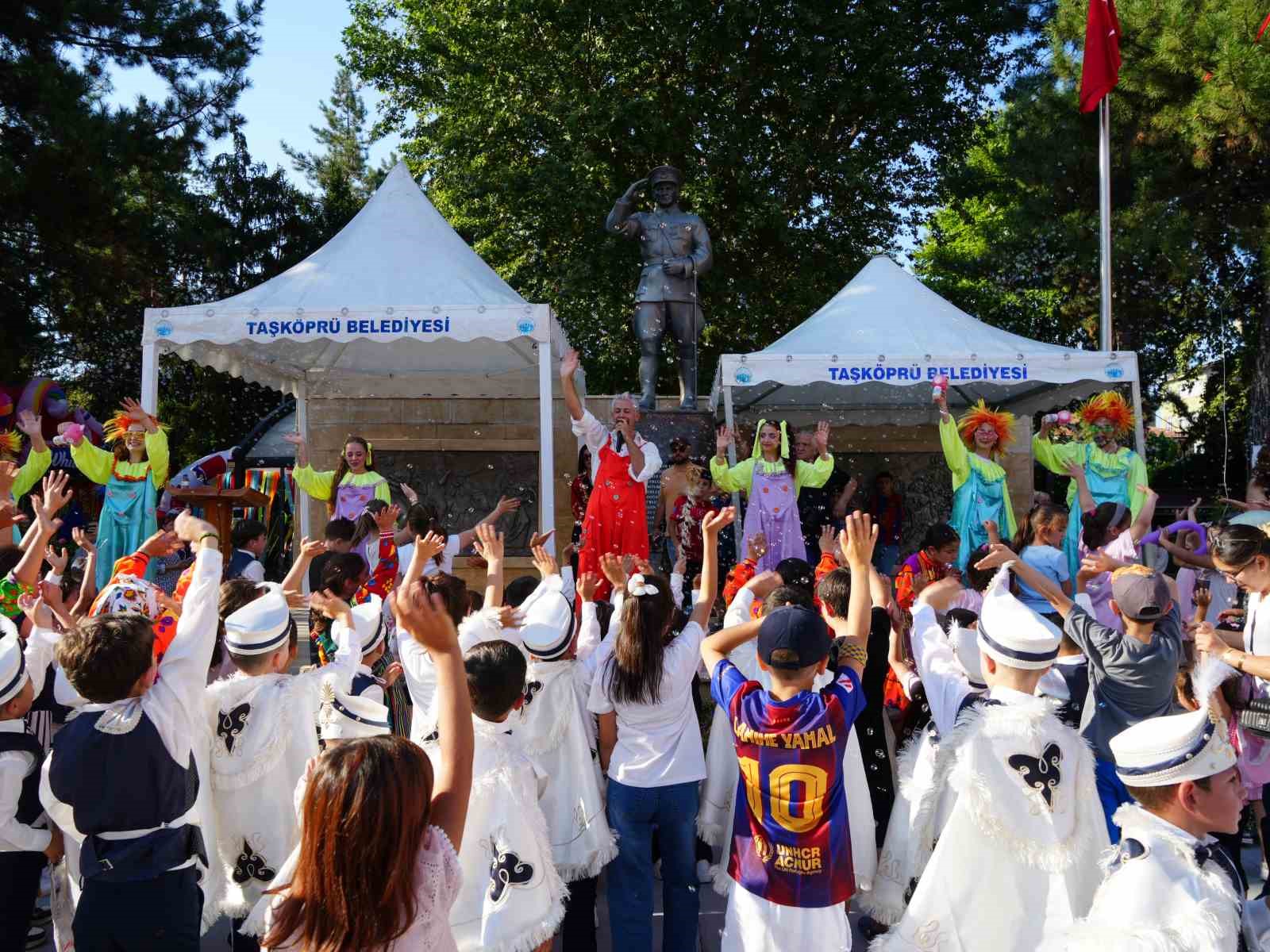 2 bin yıllık antik kentte gökyüzünü uçurtmalar süsledi