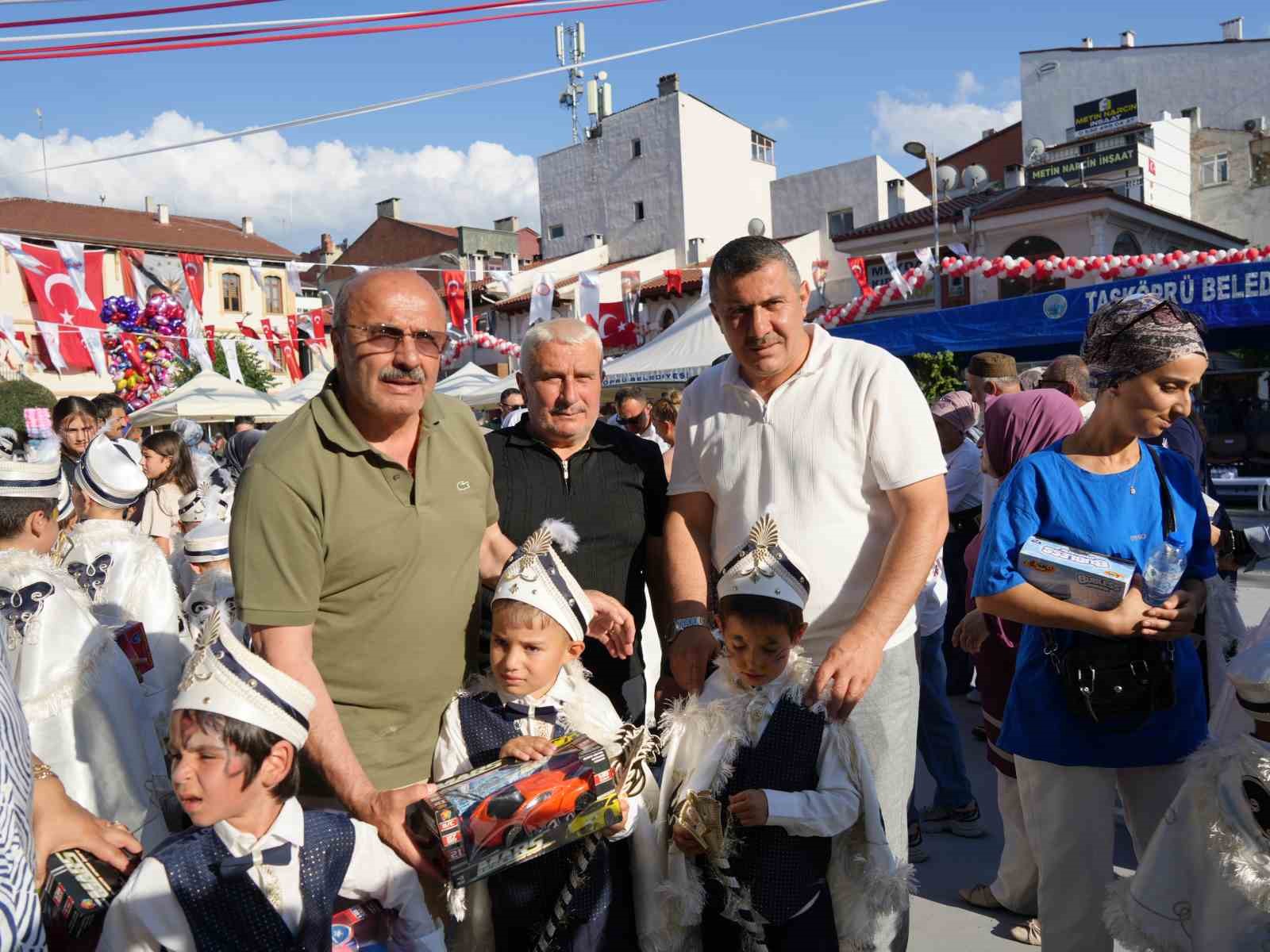 2 bin yıllık antik kentte gökyüzünü uçurtmalar süsledi