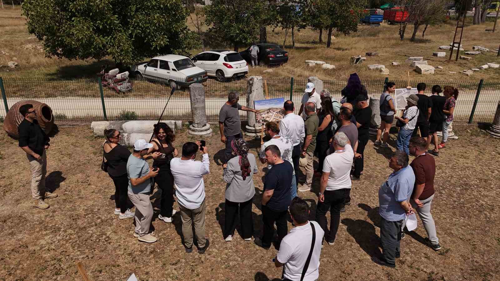 2 bin yıllık antik kentte gökyüzünü uçurtmalar süsledi