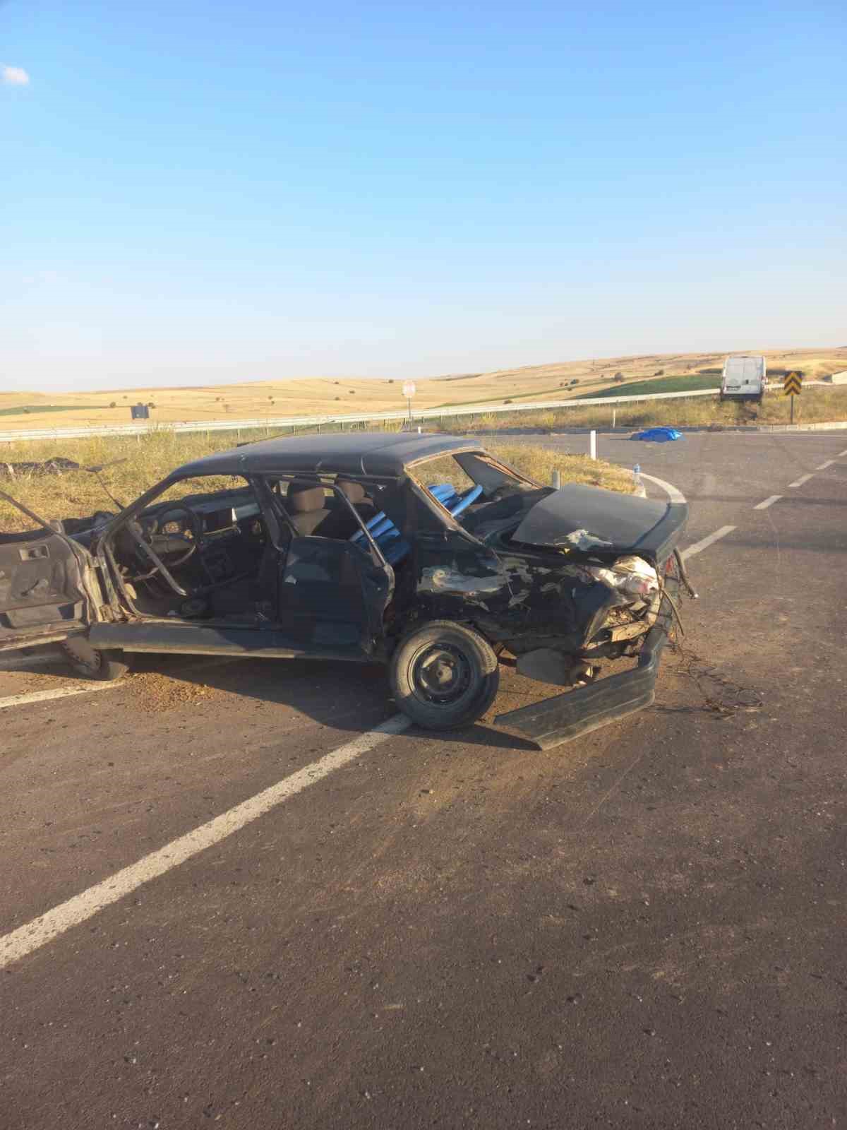 Yozgat’ta otomobil ile minibüs çarpıştı: 2 kişi hayatını kaybetti