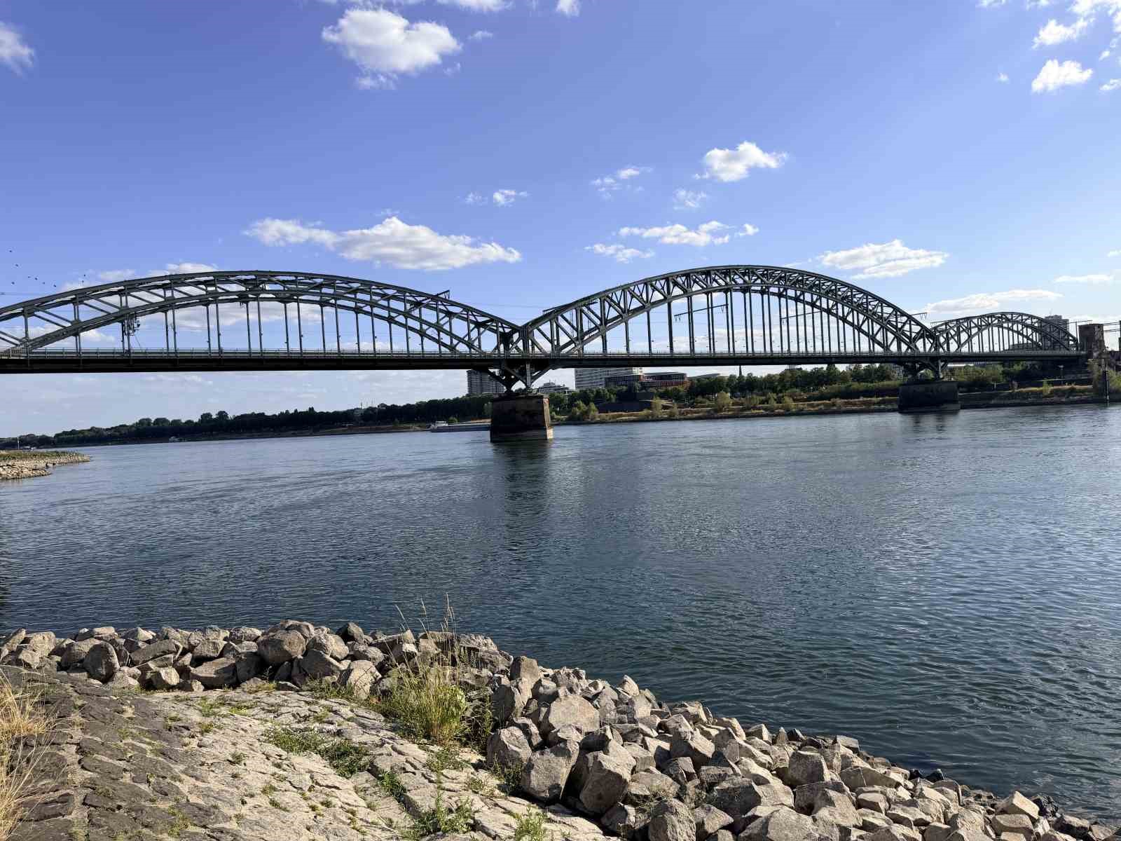 Almanya’da Ren Nehri’nde kuraklık alarmı: Su seviyesinde tarihi düşüş yaşandı