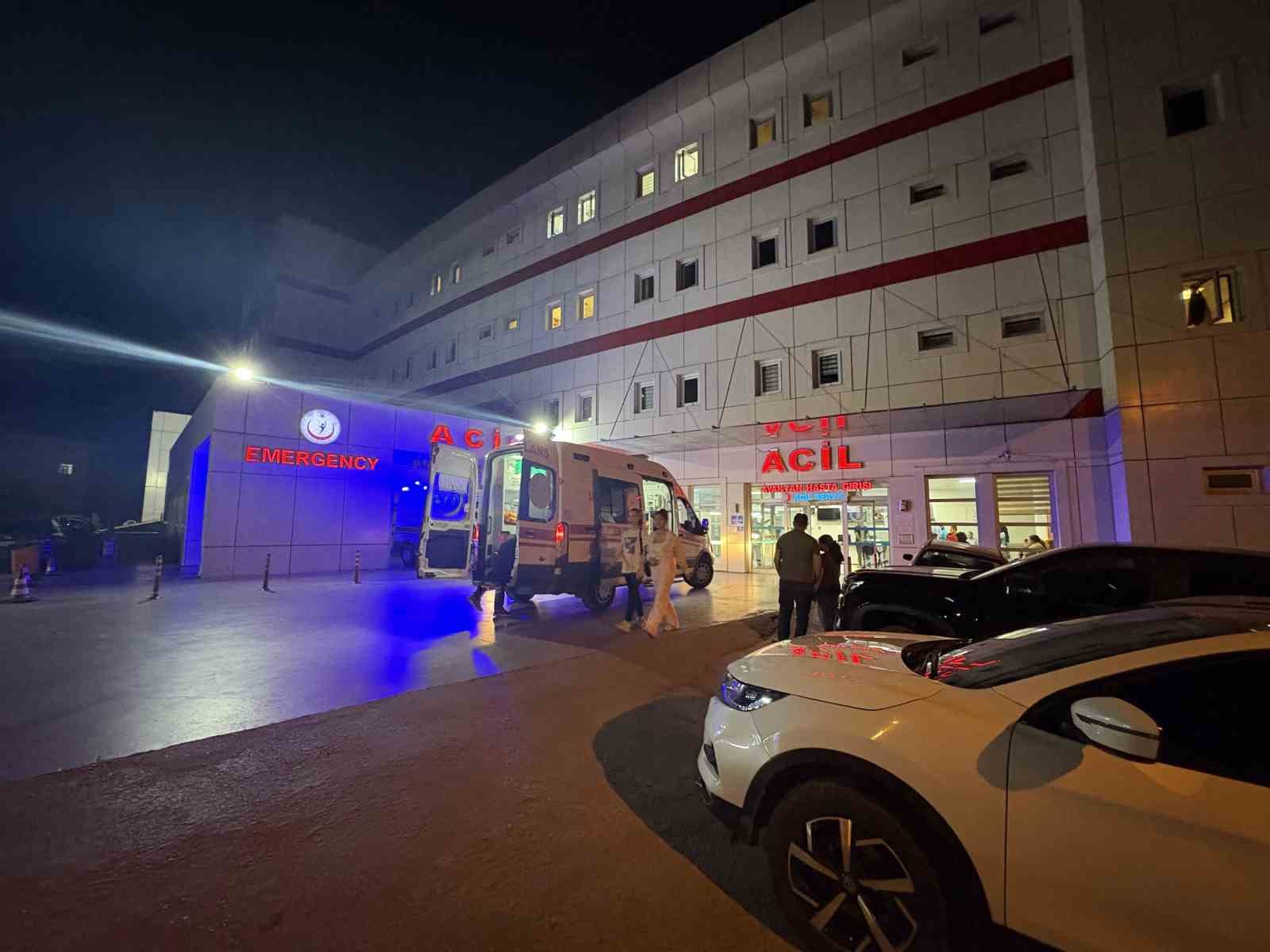 Düşen sis meşalesini almak isteyen çocuk minibüsün altında kaldı