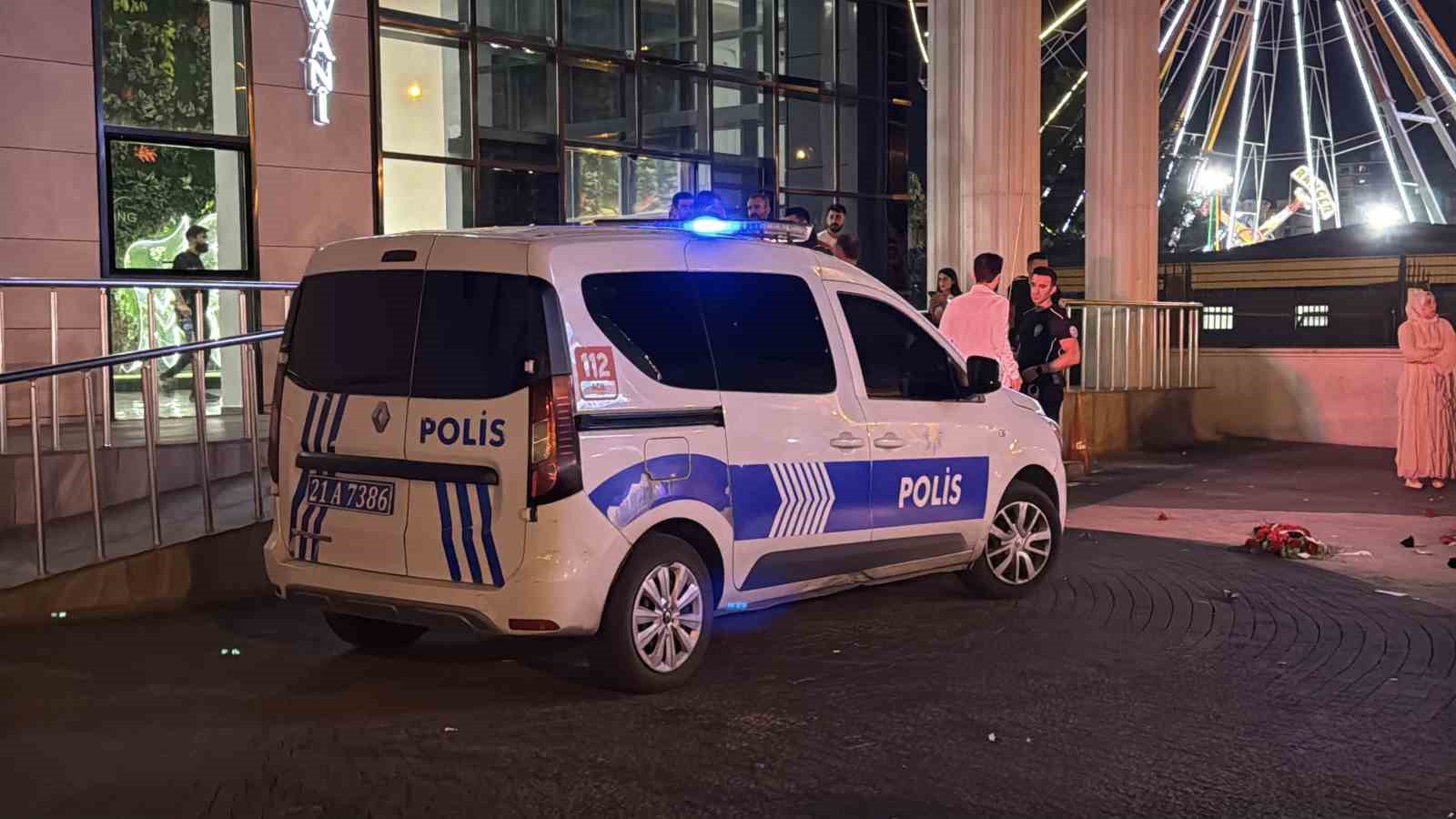 Düğün salonunda iki taraf arasında tekme tokat kavga: 5 yaralı