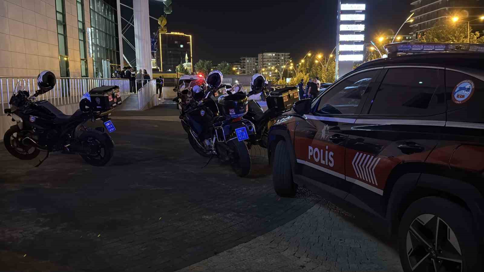 Düğün salonunda iki taraf arasında tekme tokat kavga: 5 yaralı