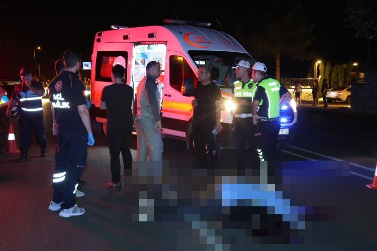 Otomobilin çarptığı yaya hayatını kaybetti: O anlar kamerada