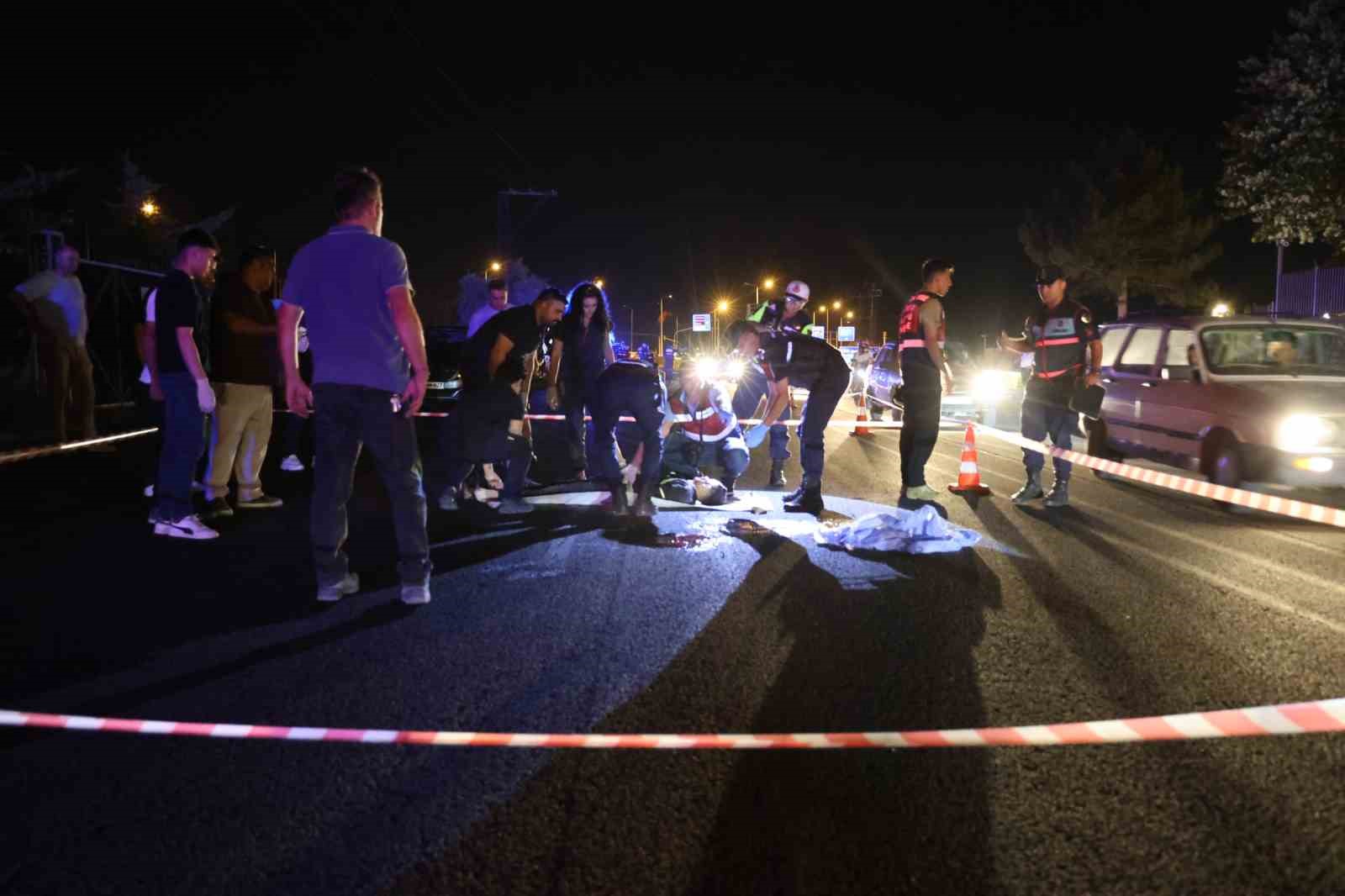 Otomobilin çarptığı yaya hayatını kaybetti: O anlar kamerada