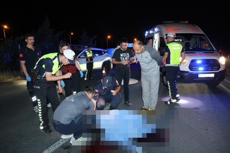 Otomobilin çarptığı yaya hayatını kaybetti: O anlar kamerada