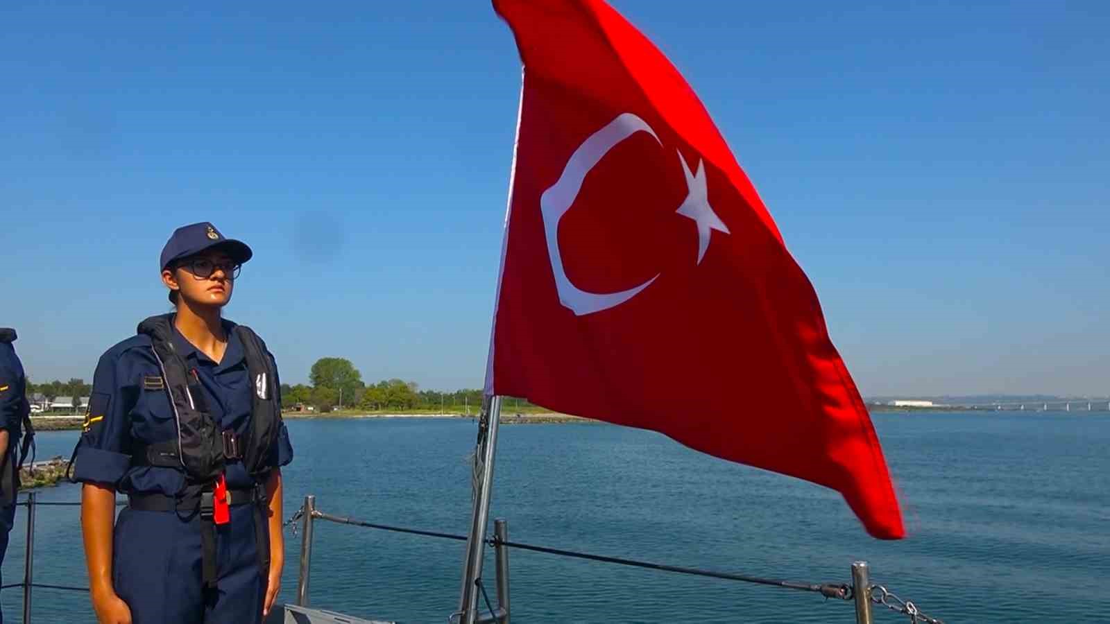 Deniz astsubay adayları zorlu eğitimlerle Mavi Vatan’da göreve hazırlanıyor