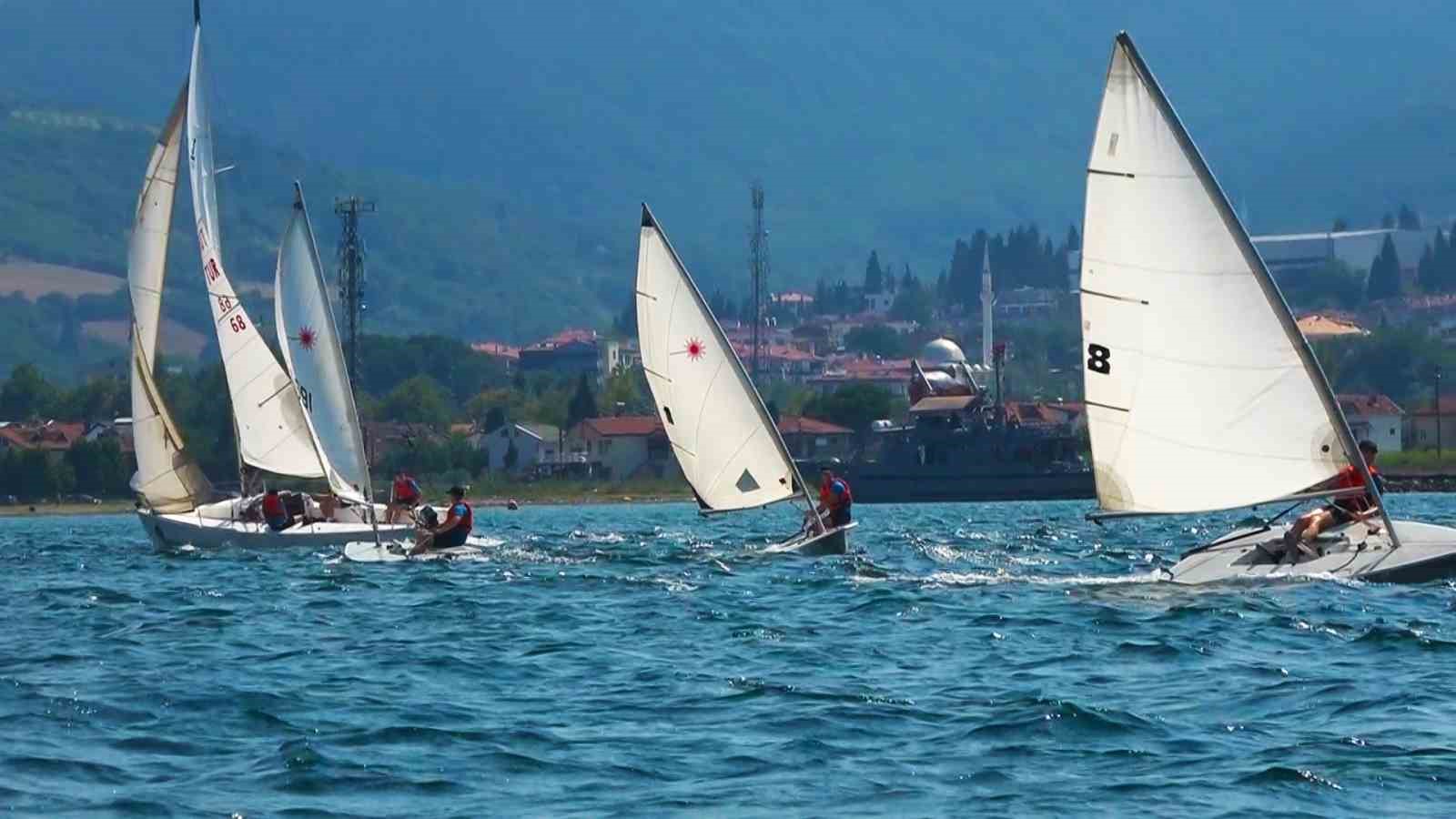 Deniz astsubay adayları zorlu eğitimlerle Mavi Vatan’da göreve hazırlanıyor