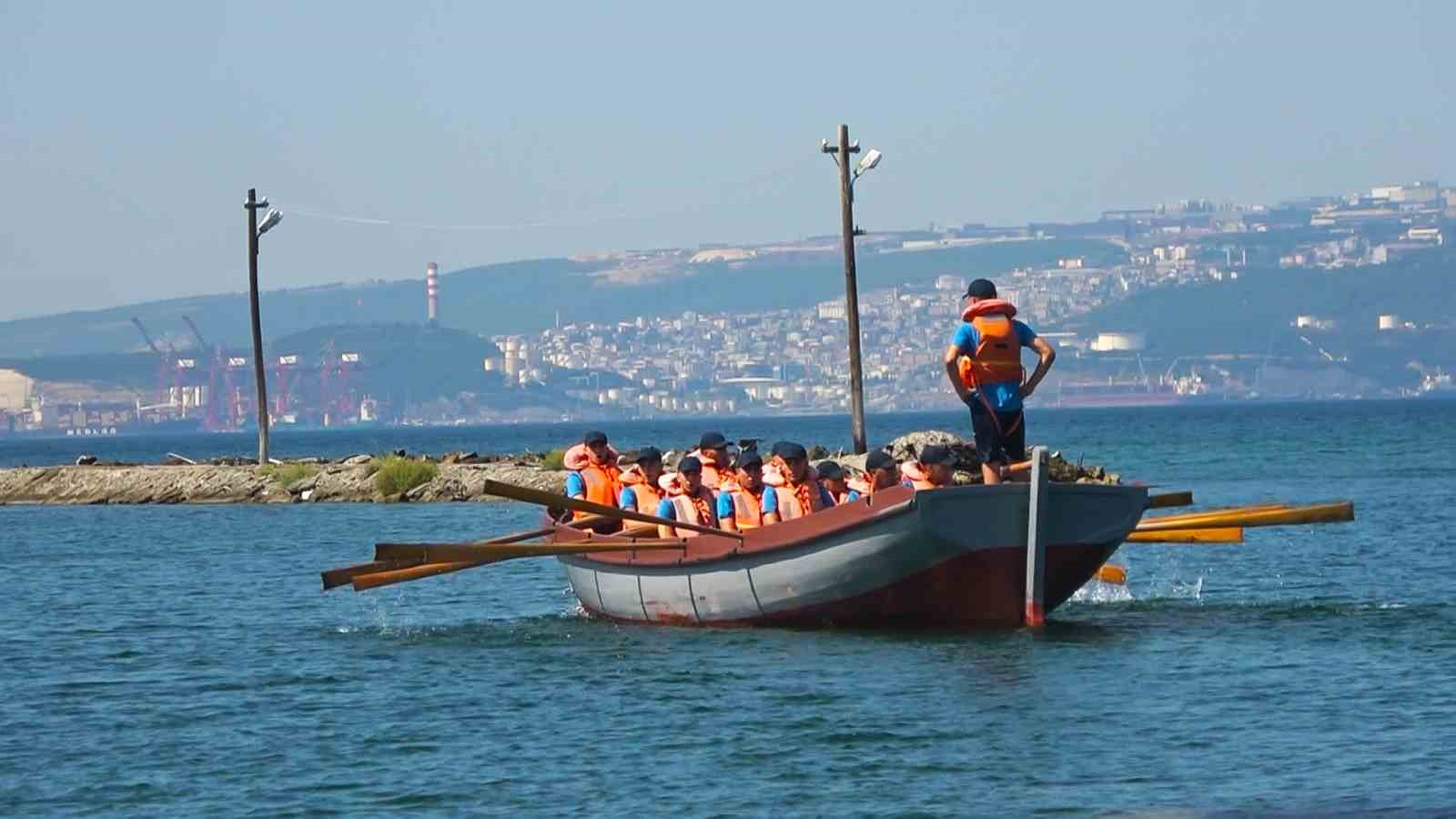 Deniz astsubay adayları zorlu eğitimlerle Mavi Vatan’da göreve hazırlanıyor