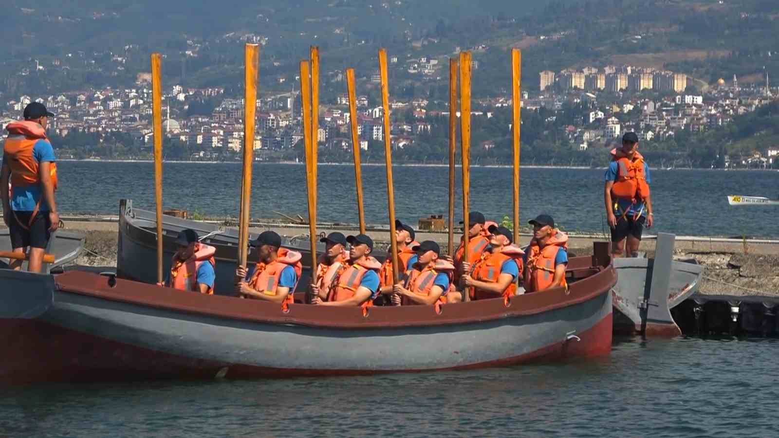 Deniz astsubay adayları zorlu eğitimlerle Mavi Vatan’da göreve hazırlanıyor
