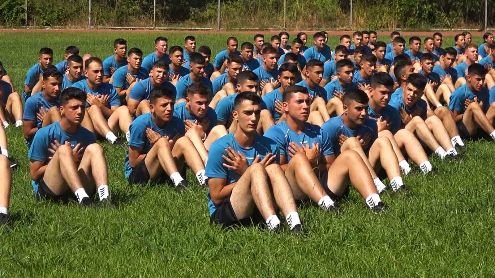 Deniz astsubay adayları zorlu eğitimlerle Mavi Vatan’da göreve hazırlanıyor