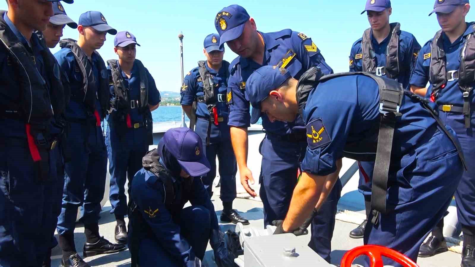 Deniz astsubay adayları zorlu eğitimlerle Mavi Vatan’da göreve hazırlanıyor