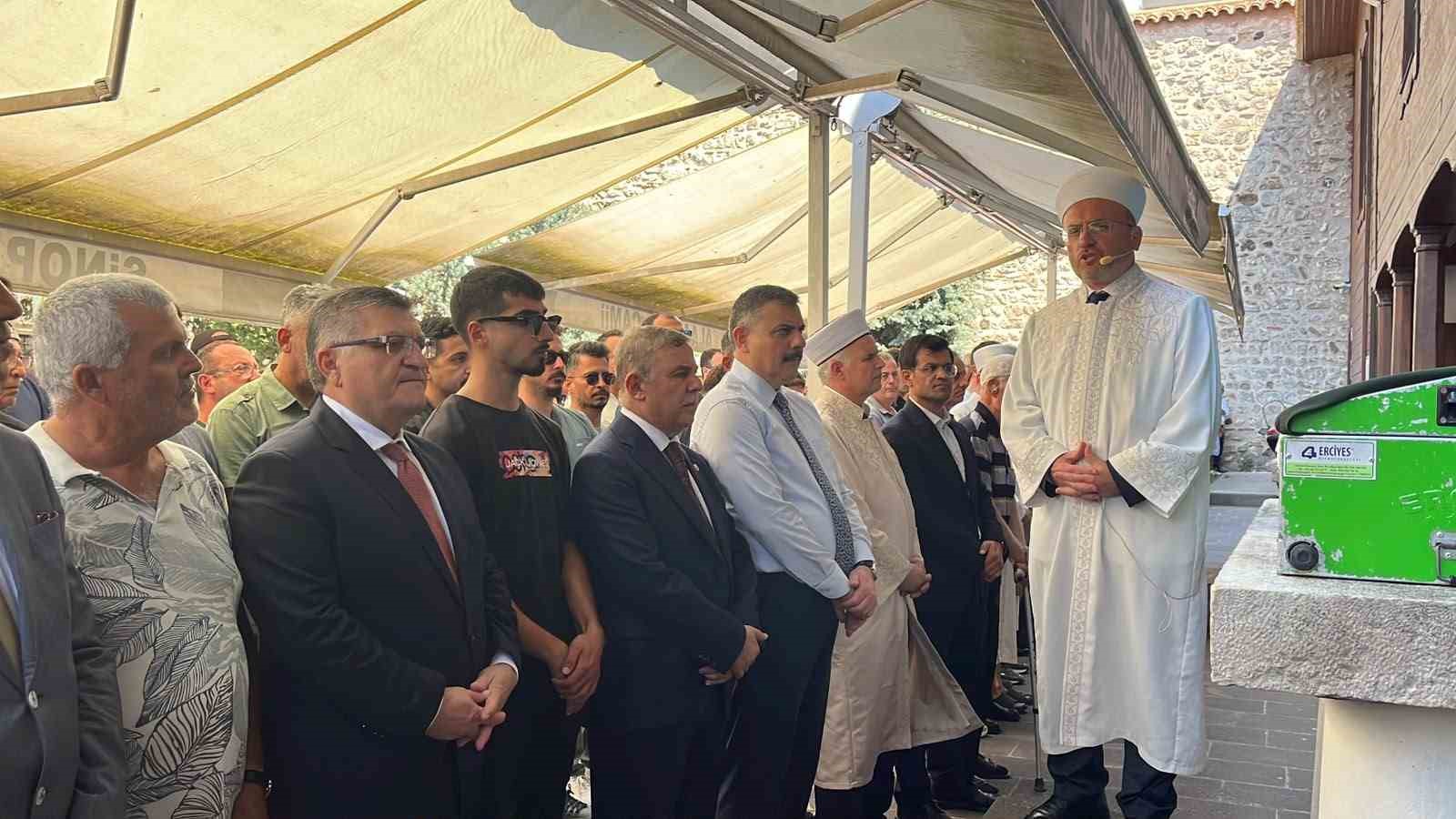İçişleri Bakanı Çiftçi, cuma ve cenaze namazlarına katıldı