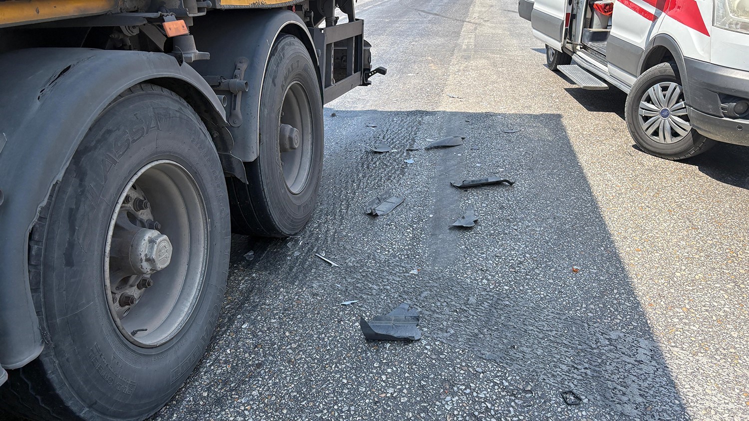 Otomobil ile tır kavşakta çarpıştı: 1 yaralı