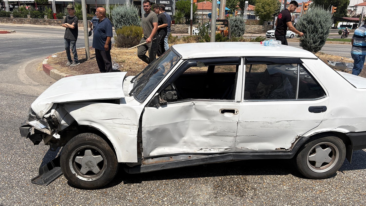 Otomobil ile tır kavşakta çarpıştı: 1 yaralı