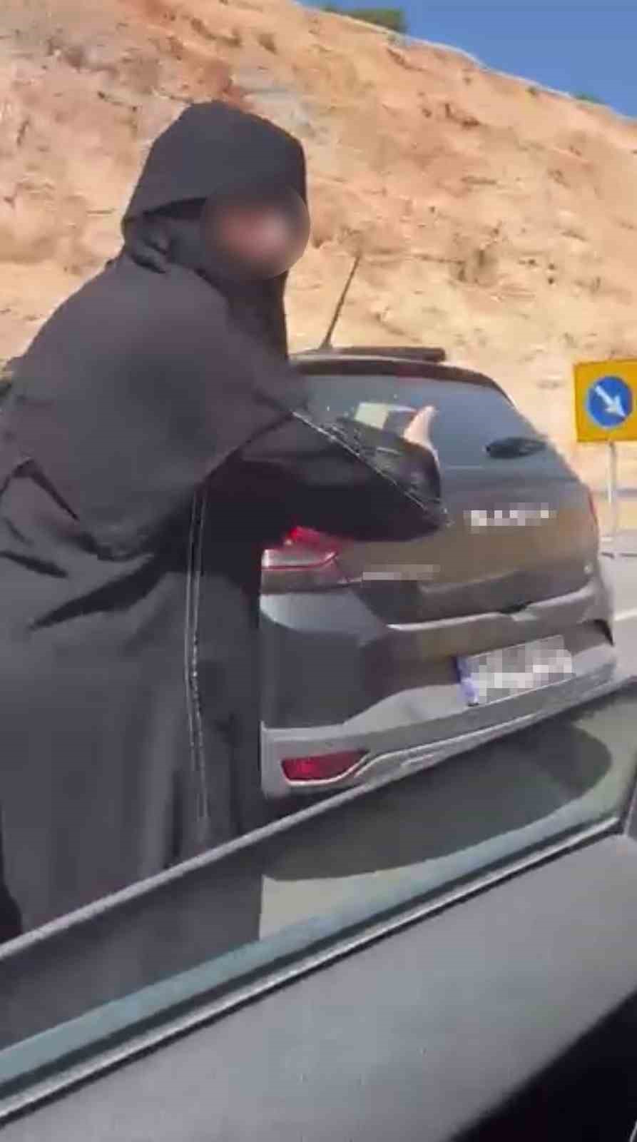 Adıyaman’da trafikte kavga: Yolu trafiğe kapatıp saldırmaya çalıştılar