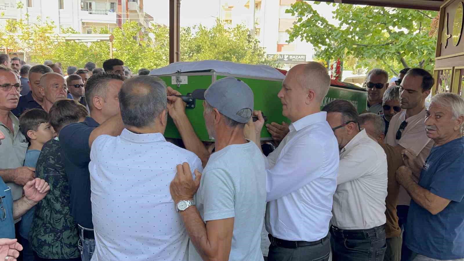 Böcek ilacından zehirlenerek öldüğü iddia edilen Yusuf Talha son yolculuğuna uğurlandı