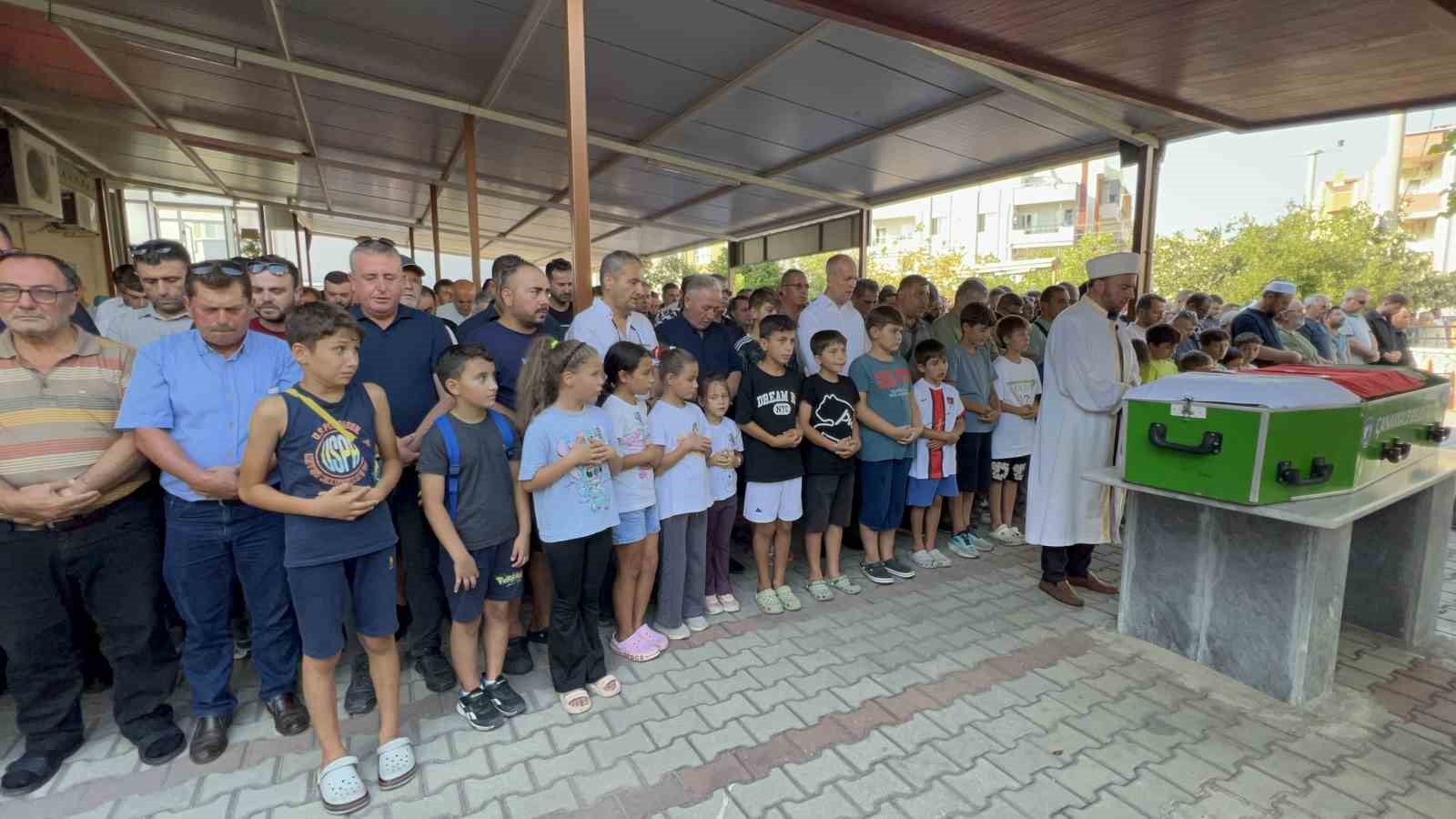 Böcek ilacından zehirlenerek öldüğü iddia edilen Yusuf Talha son yolculuğuna uğurlandı