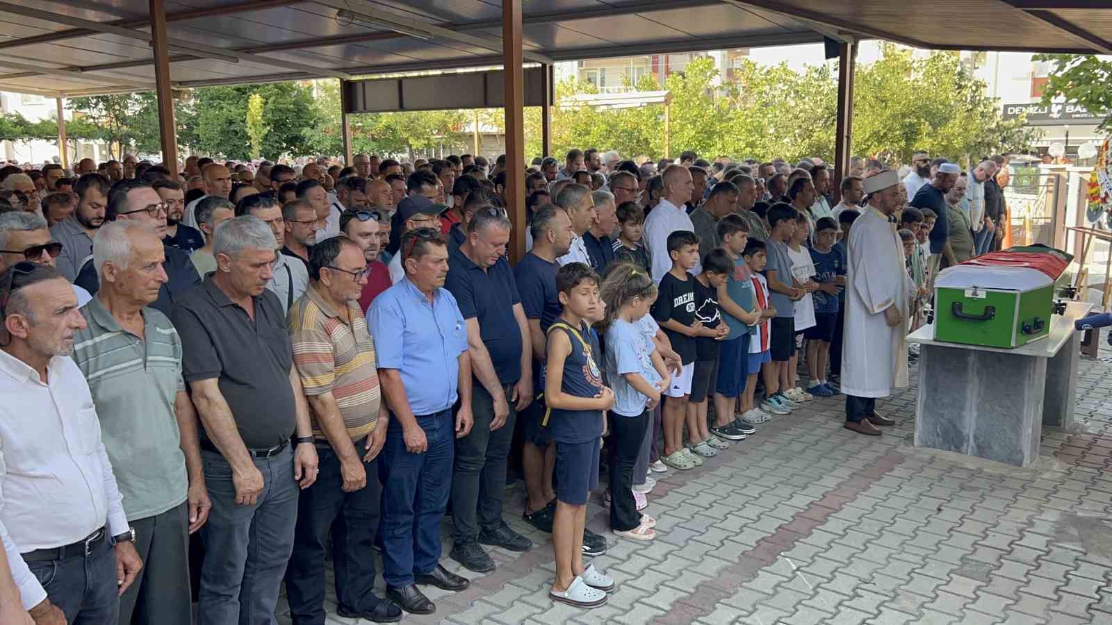 Böcek ilacından zehirlenerek öldüğü iddia edilen Yusuf Talha son yolculuğuna uğurlandı