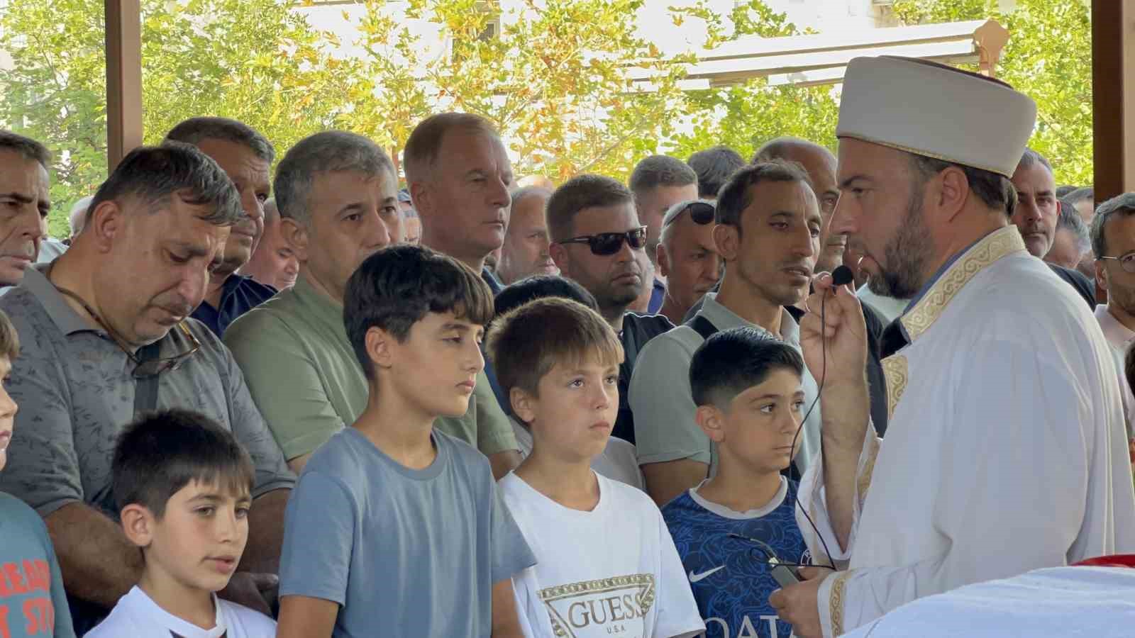 Böcek ilacından zehirlenerek öldüğü iddia edilen Yusuf Talha son yolculuğuna uğurlandı