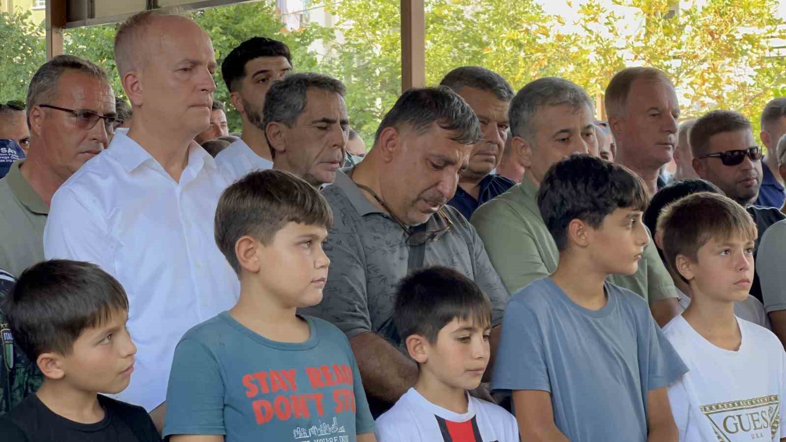 Böcek ilacından zehirlenerek öldüğü iddia edilen Yusuf Talha son yolculuğuna uğurlandı