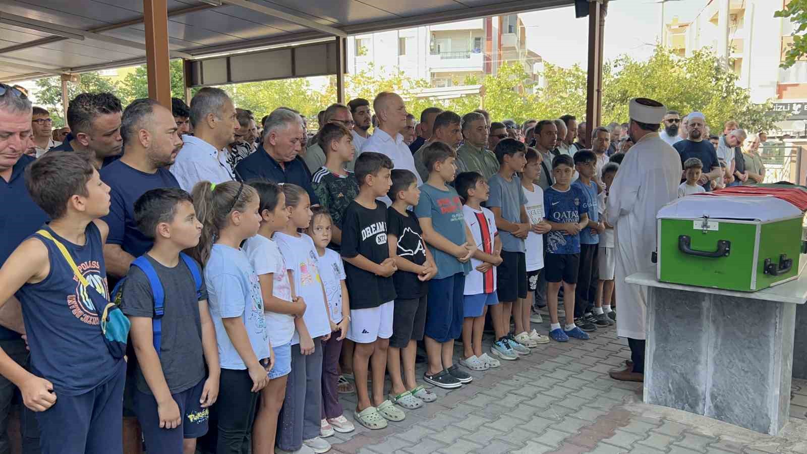 Böcek ilacından zehirlenerek öldüğü iddia edilen Yusuf Talha son yolculuğuna uğurlandı