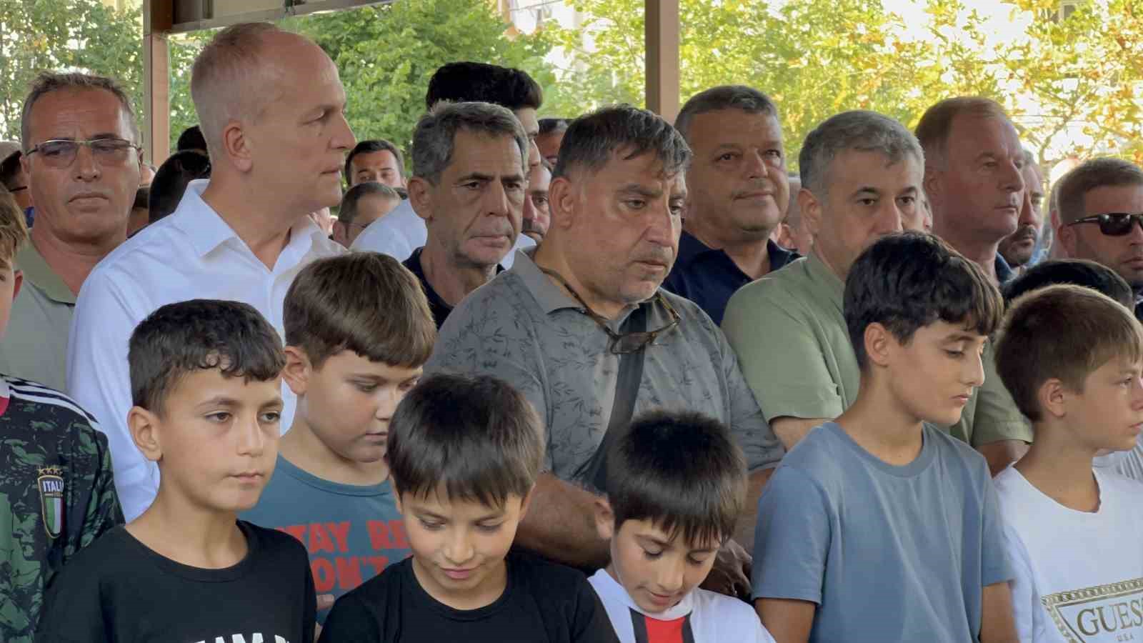 Böcek ilacından zehirlenerek öldüğü iddia edilen Yusuf Talha son yolculuğuna uğurlandı