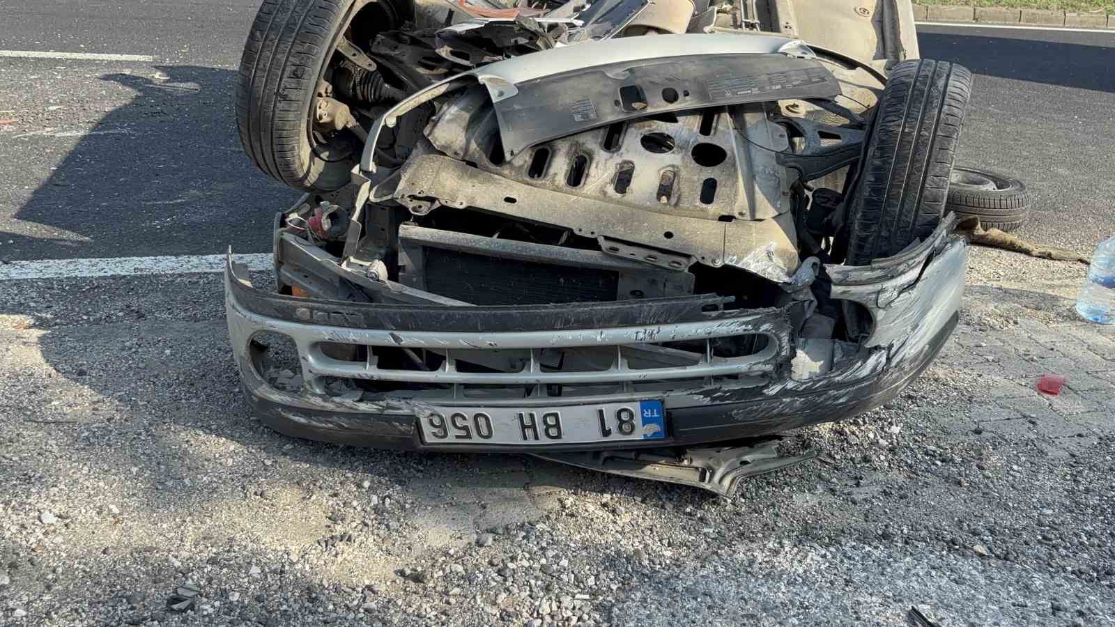Tırla çarpışan otomobil takla attı: 4 yaralı