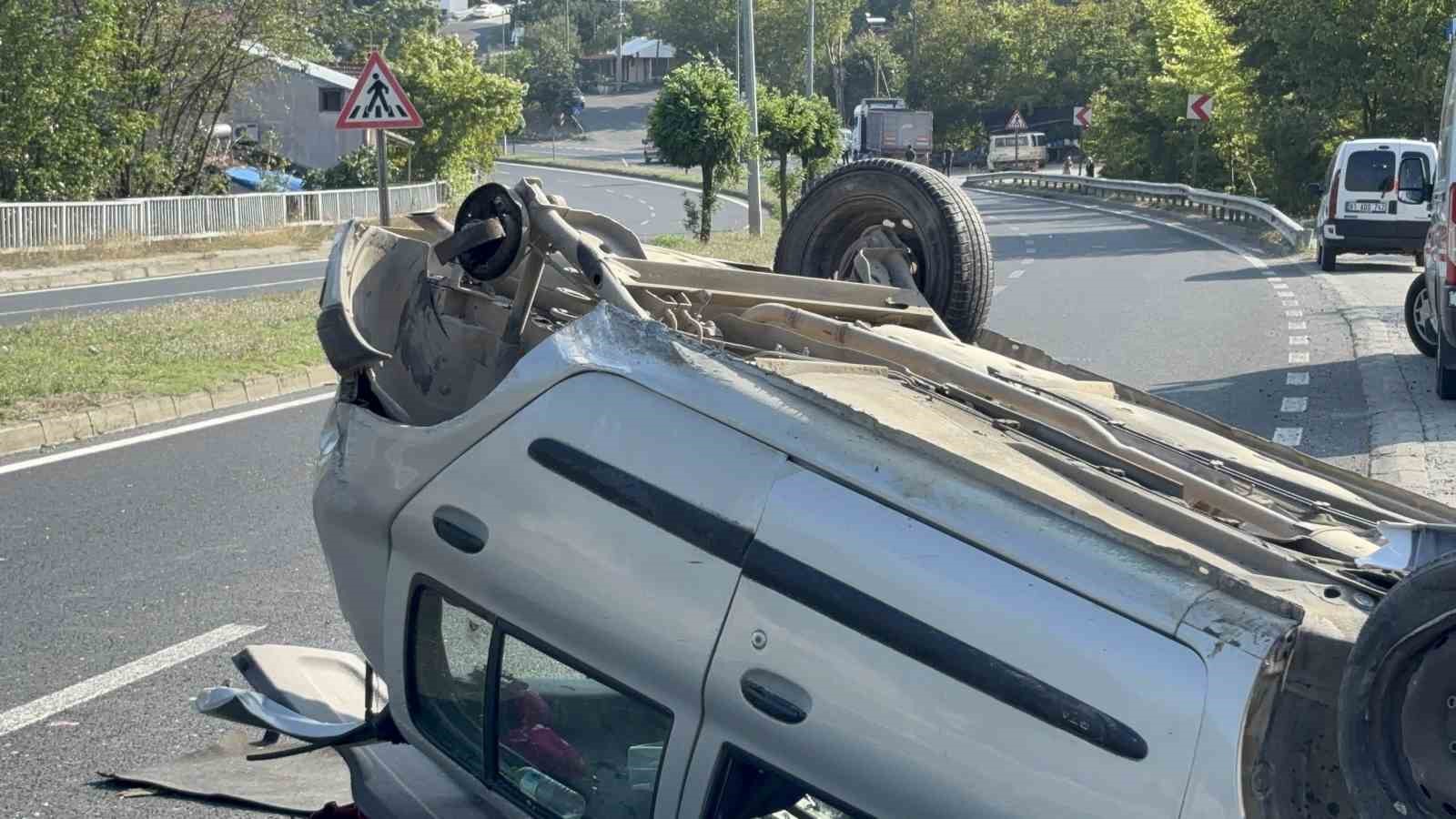 Tırla çarpışan otomobil takla attı: 4 yaralı