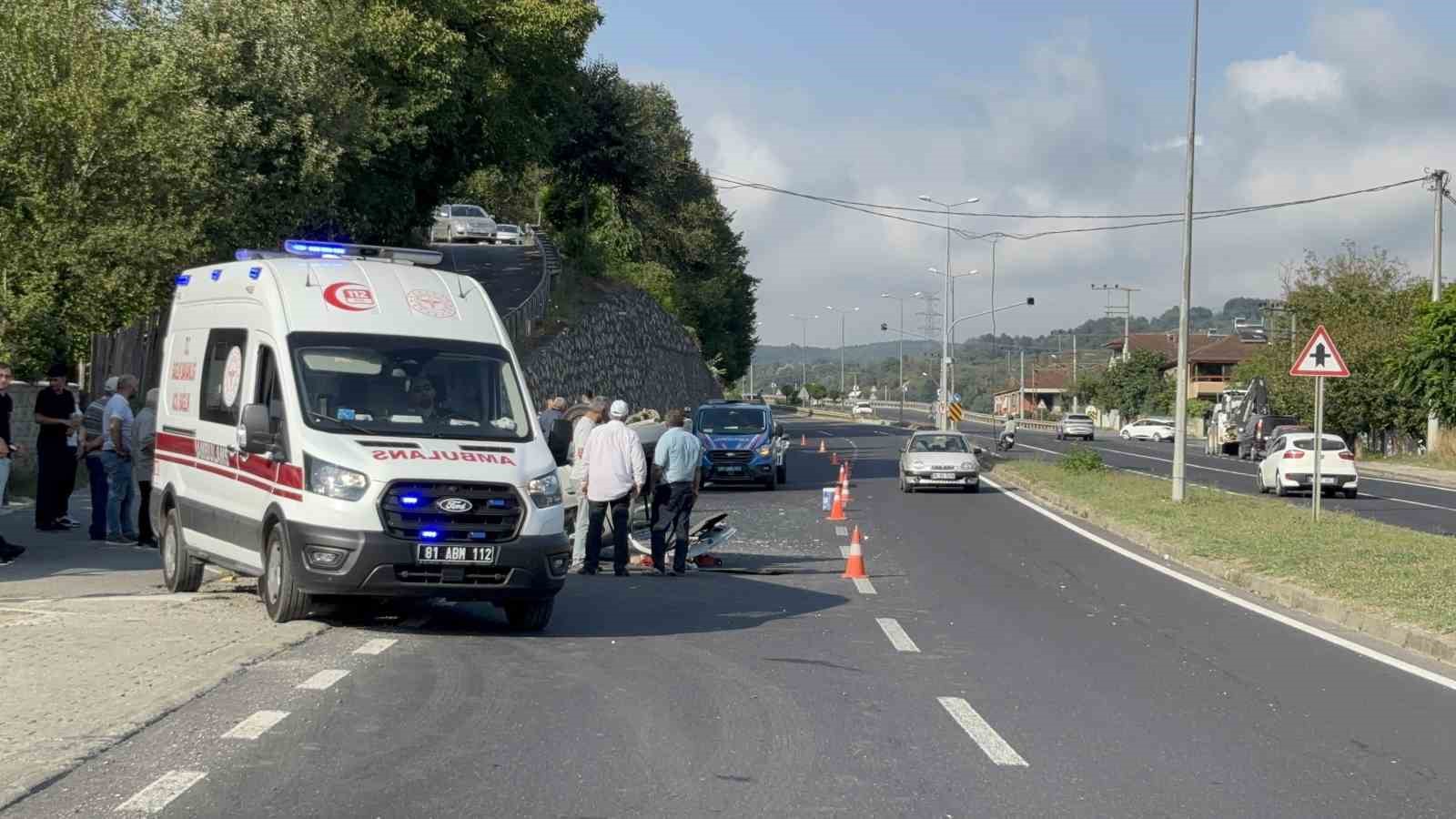 Tırla çarpışan otomobil takla attı: 4 yaralı