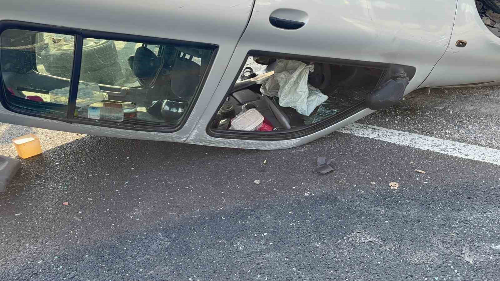 Tırla çarpışan otomobil takla attı: 4 yaralı