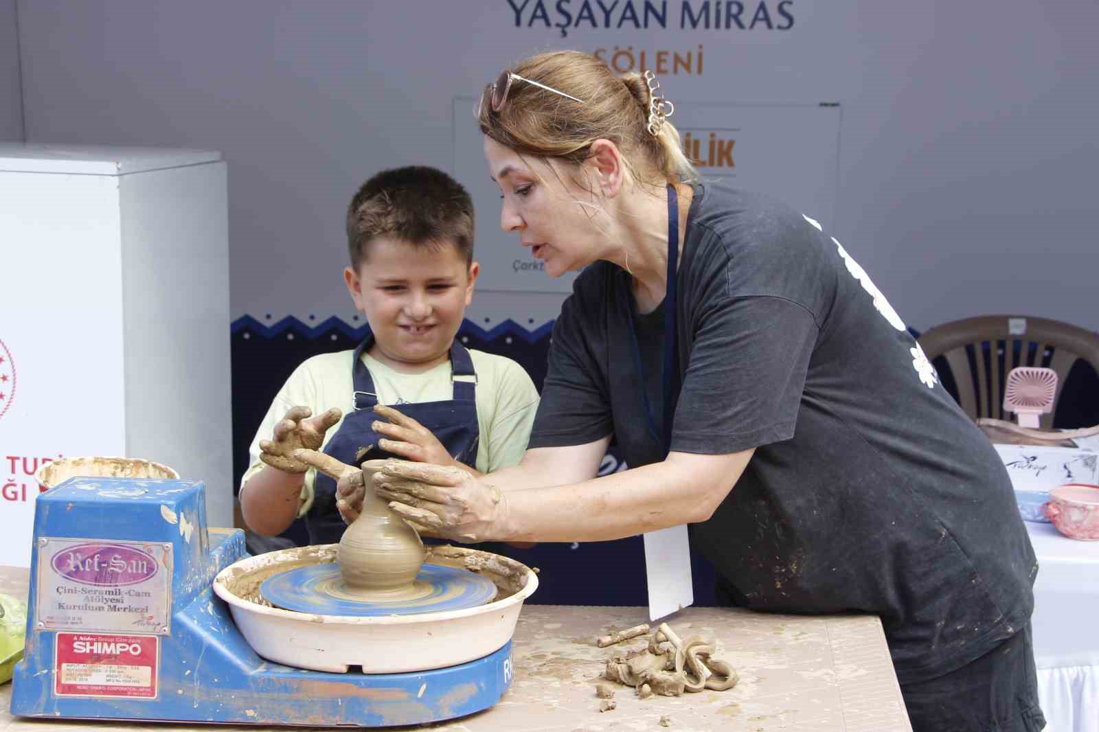 Rize’de ‘Yaşayan Miras Şöleni’ başladı