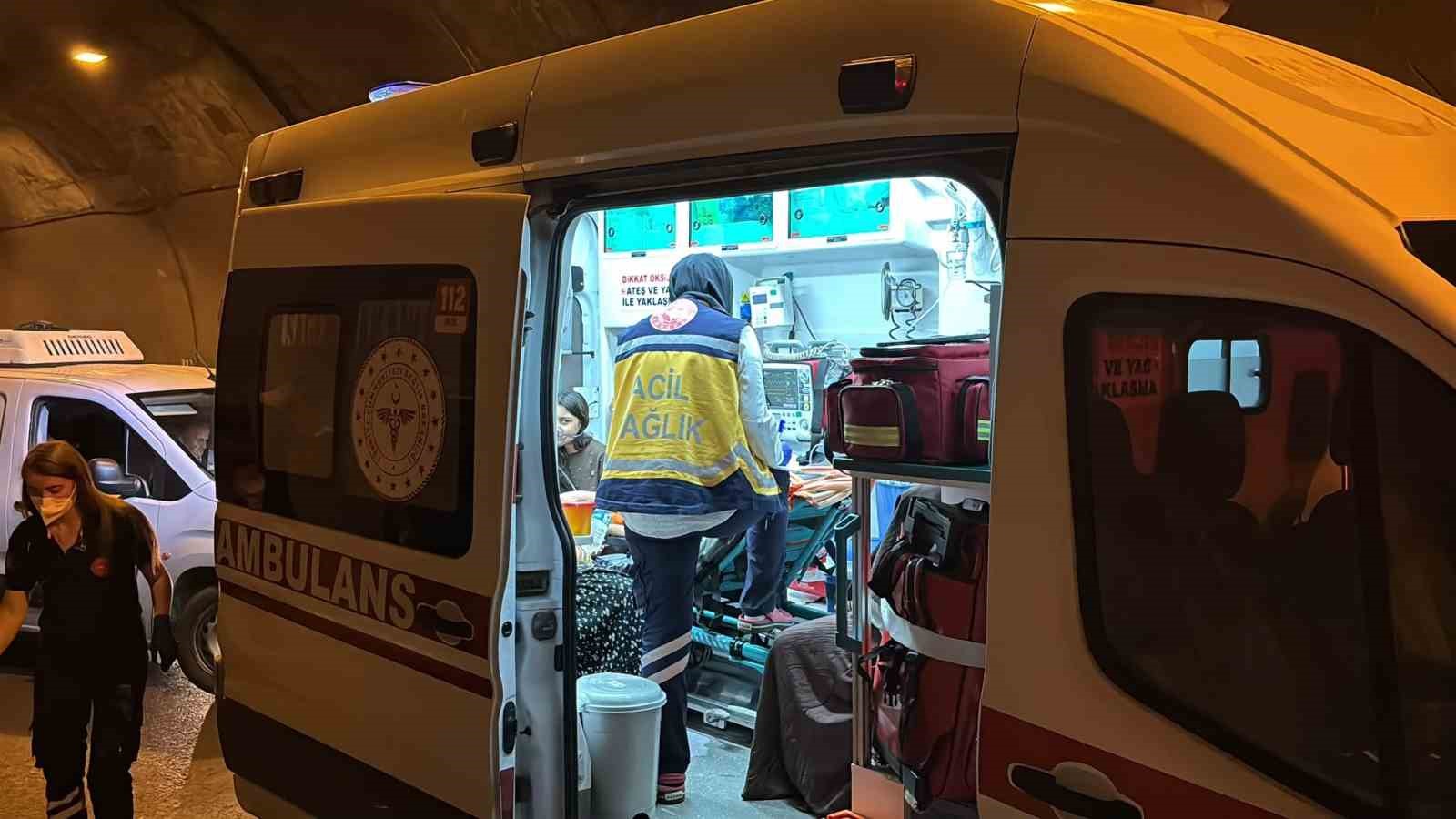 Bolu Dağı Tüneli’nde otomobil alev topuna döndü: Trafik kilitlendi