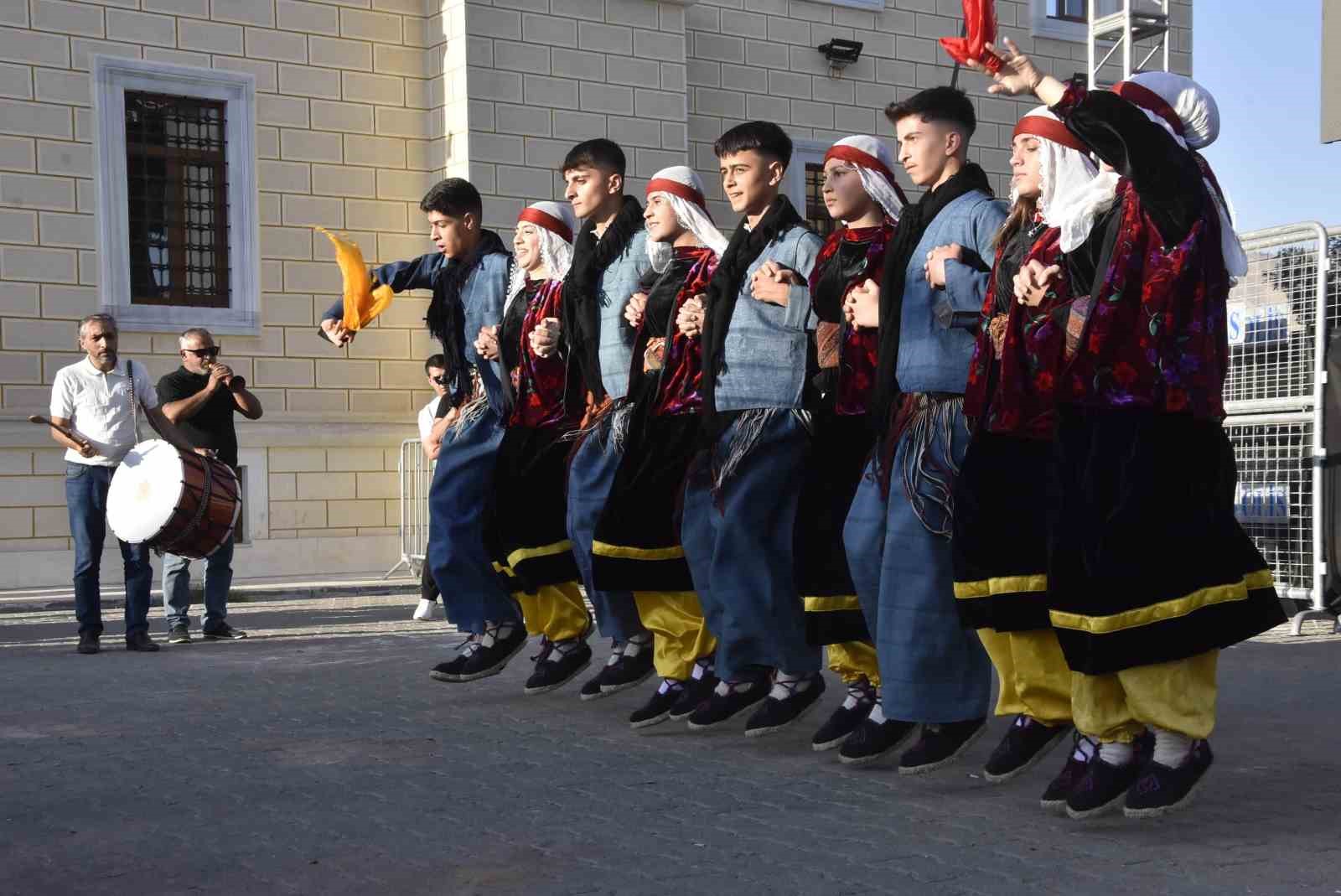 Bitlis’in kurtuluşunun 110. yılı coşkusu kortej yürüyüşüyle başladı