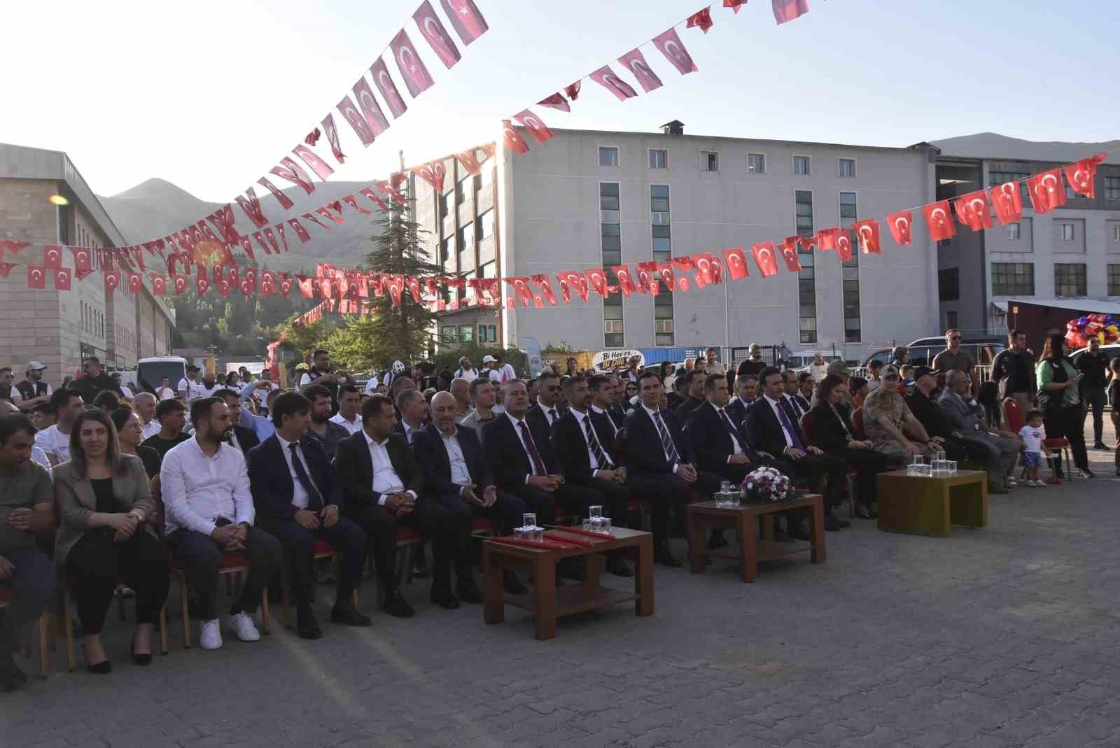 Bitlis’in kurtuluşunun 110. yılı coşkusu kortej yürüyüşüyle başladı