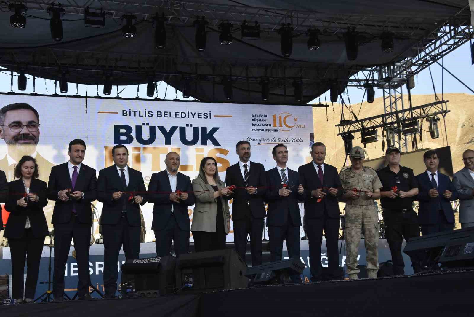 Bitlis’in kurtuluşunun 110. yılı coşkusu kortej yürüyüşüyle başladı