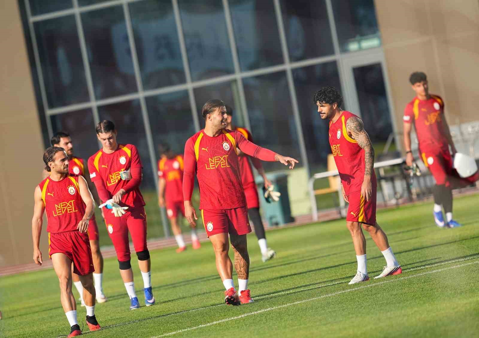 Galatasaray, yeni sezon hazırlıklarını sürdürüyor