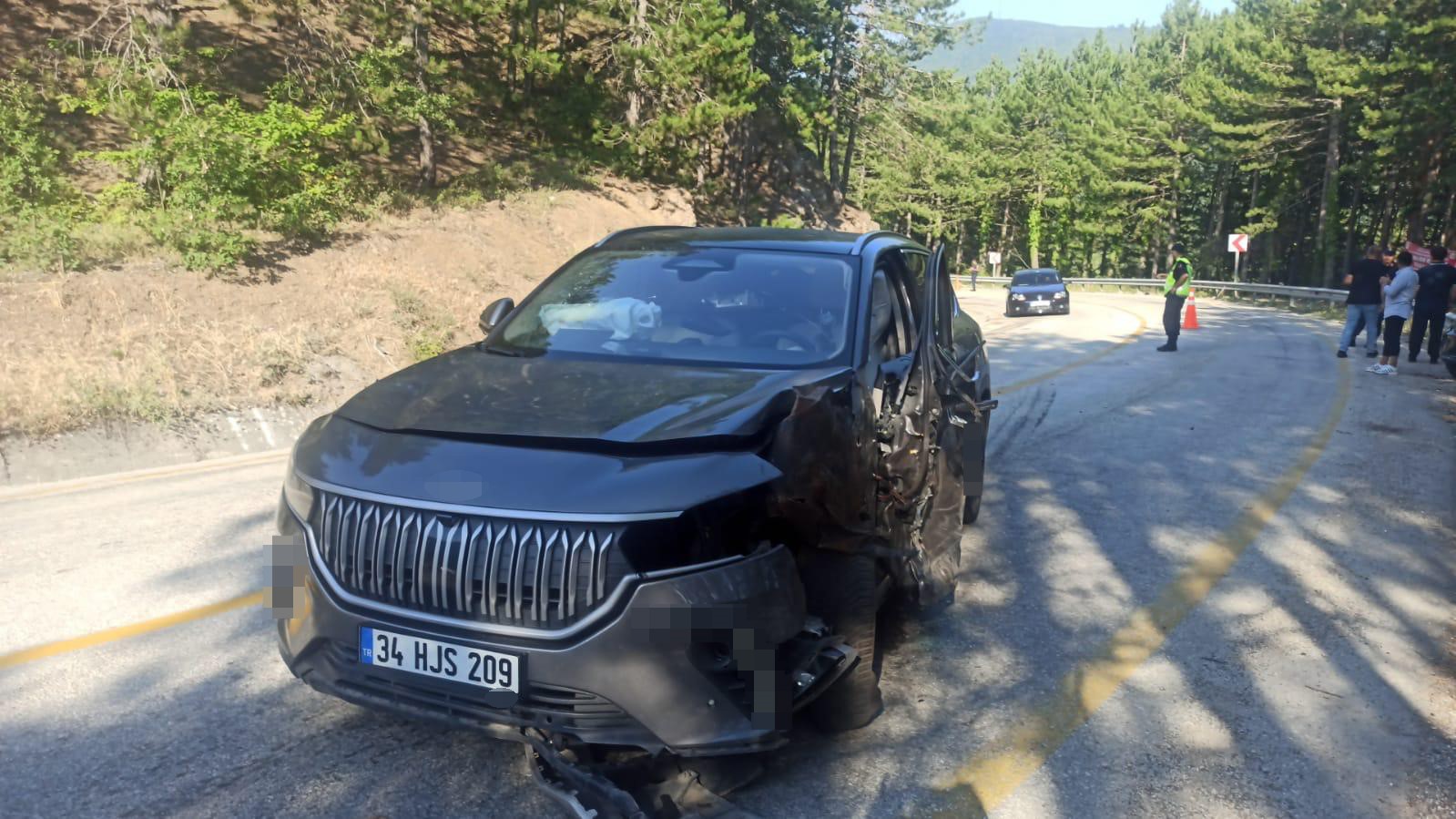 Karşı şeride savrulan dorse otomobile çarptı: 4 yaralı